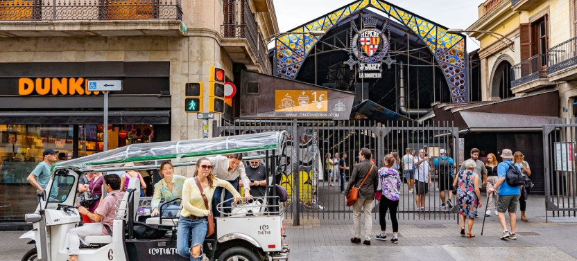Barcelona Expert Plus Tour in Private Eco Tuk Tuk