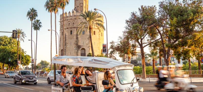 Seville Express Tour in Private Eco Tuk Tuk