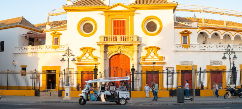 Seville Express Tour in Private Eco Tuk Tuk