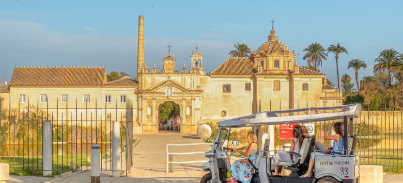 Seville Expert Tour in Private Eco Tuk Tuk