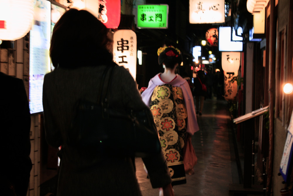 Expert-led Kyoto Geisha District Night Tour: Exploring Gion - Private