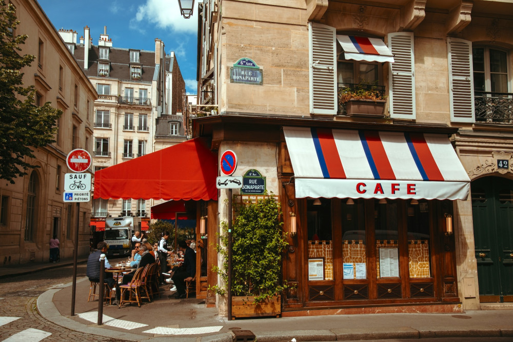 Expert-led Left Bank Food Tour: Baguettes, Bistros & Boulangeries - Private