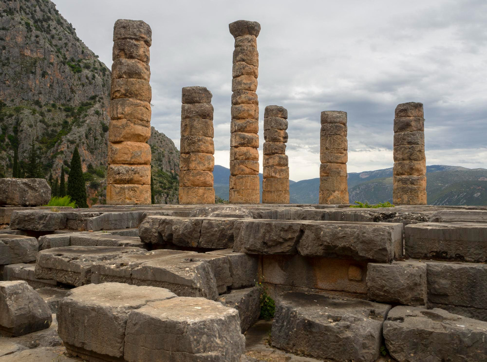 Explore Delphi and Meteora - 2 Day Private Tour from Athens by minibus