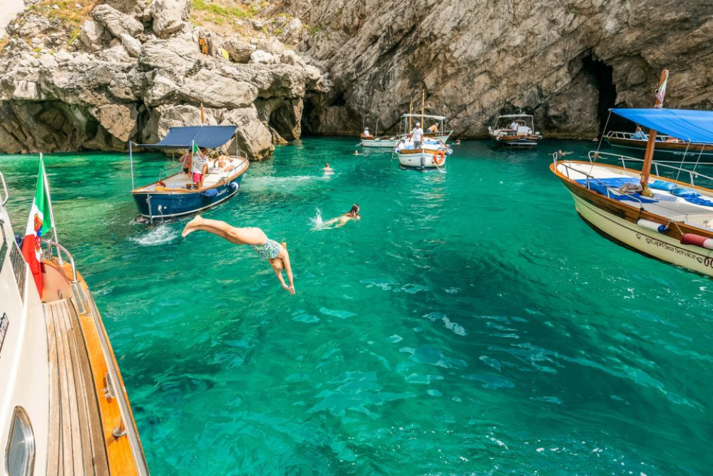 Positano: Private boat tour to Capri & Blue grotto