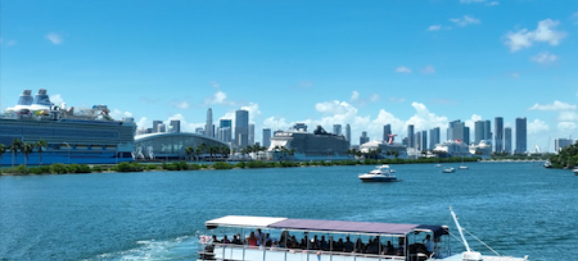 Miami Boat Tour with Hot Dog Sightseeing Cruise
