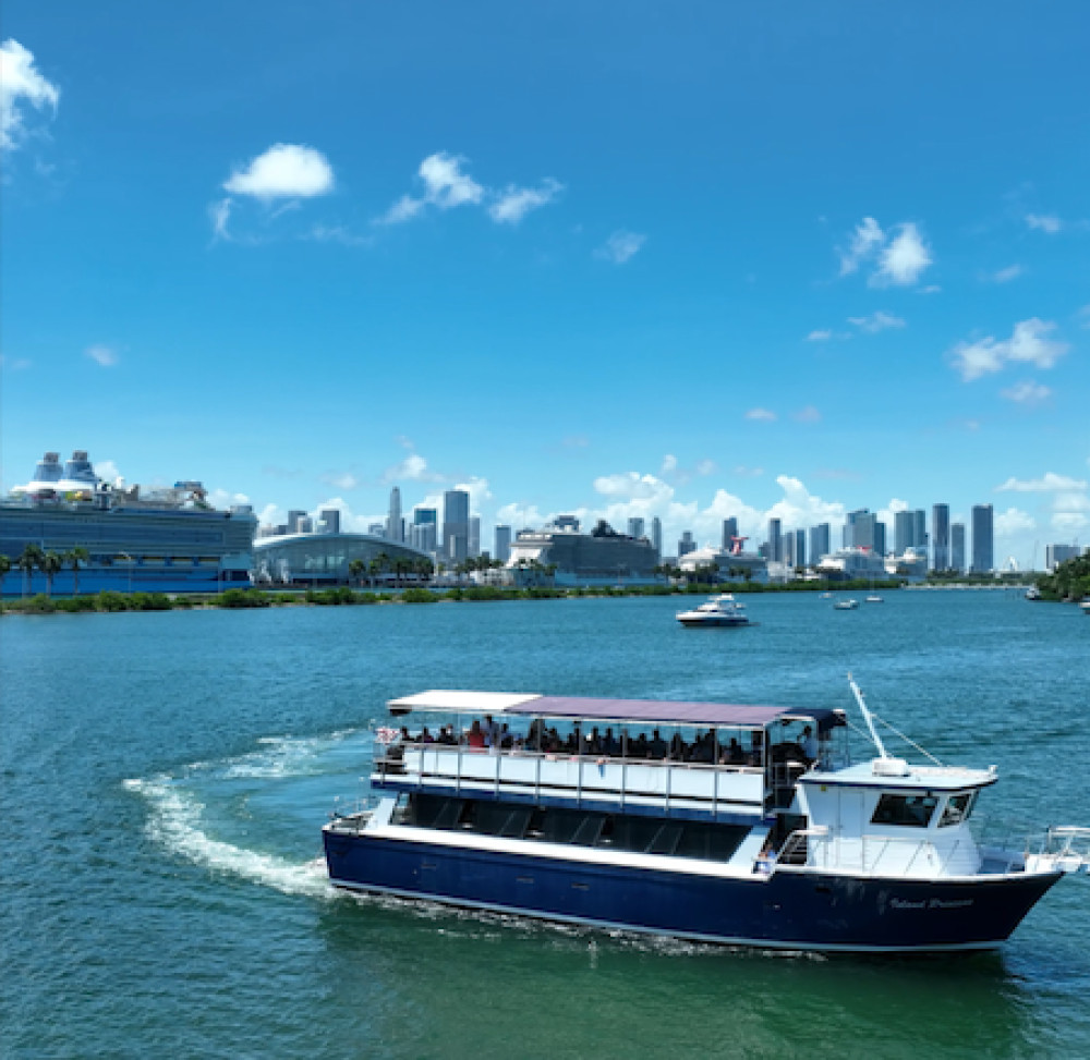 Miami Boat Tour with Hot Dog Sightseeing Cruise