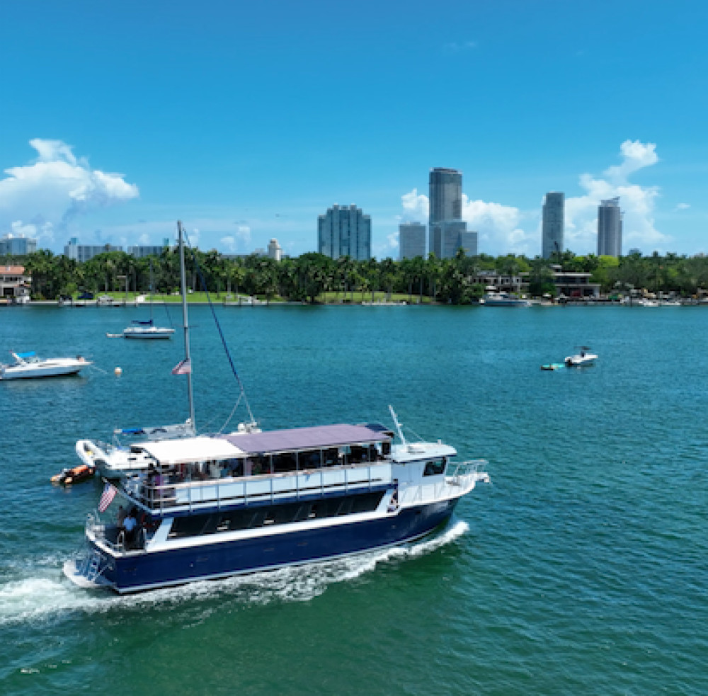 Biscayne Bay Hot Dog Sightseeing Cruise