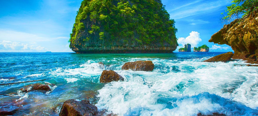 Phuket: Early Speedboat to Phi Phi, Bamboo, Snorkel & Lunch