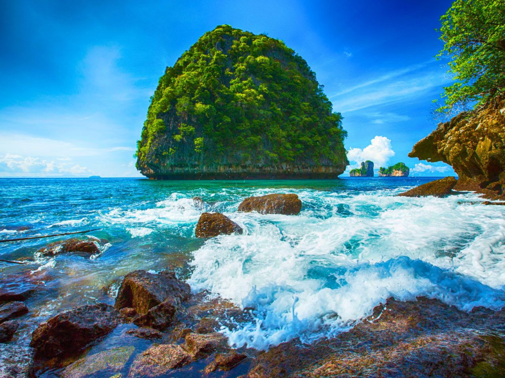 Phuket: Early Speedboat to Phi Phi, Bamboo, Snorkel & Lunch