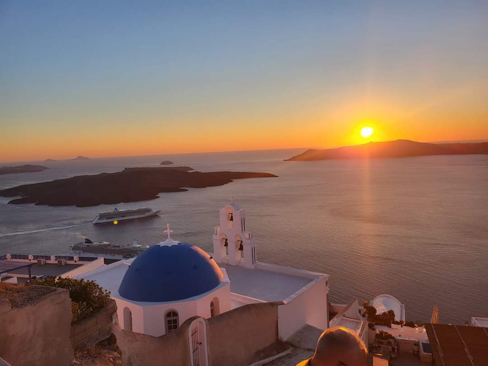 The Ultimate 6-Hour Santorini Exploration: From Beaches to Breathtaking Sun