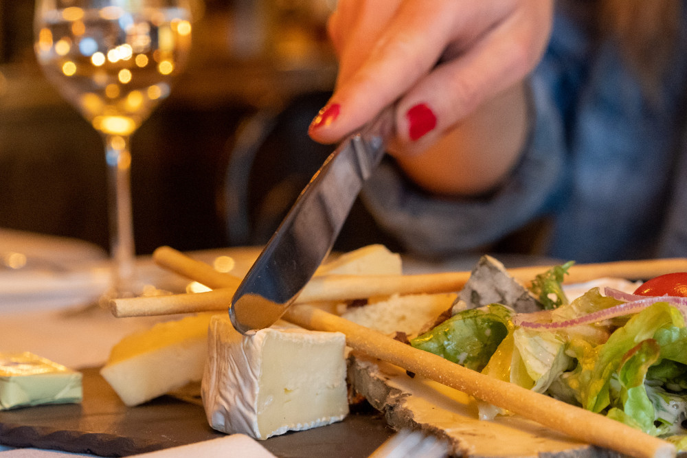 Paris Montmartre Guided Food Tour with Four Stops