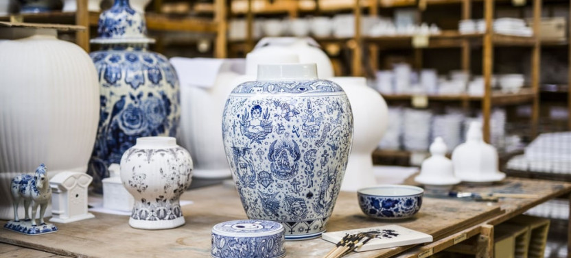 Delft: Private Walking Tour and Royal Delft Factory