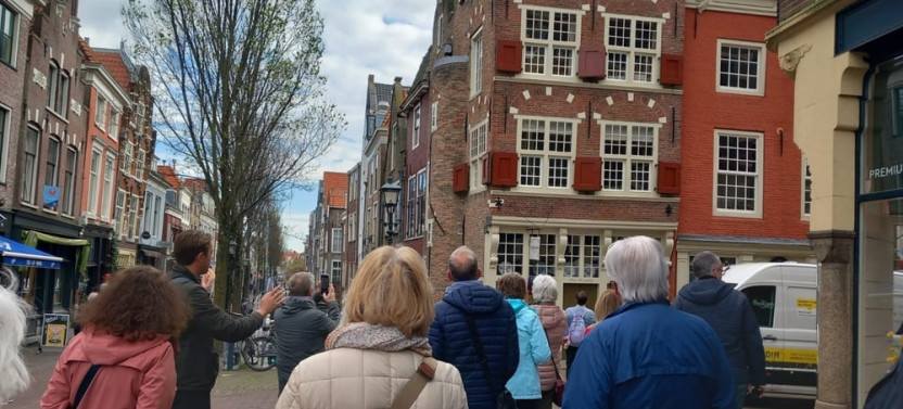 Delft: Private Walking Tour and Royal Delft Factory