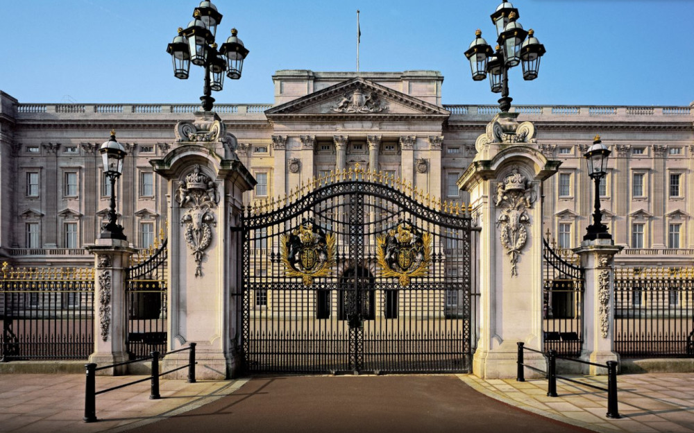 Buckingham Palace and Crown Jewels of London Tour with River Cruise