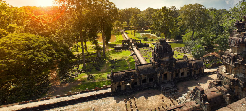 Siem Reap: Angkor Wat Sunrise Bike Tour & Jungle Breakfast