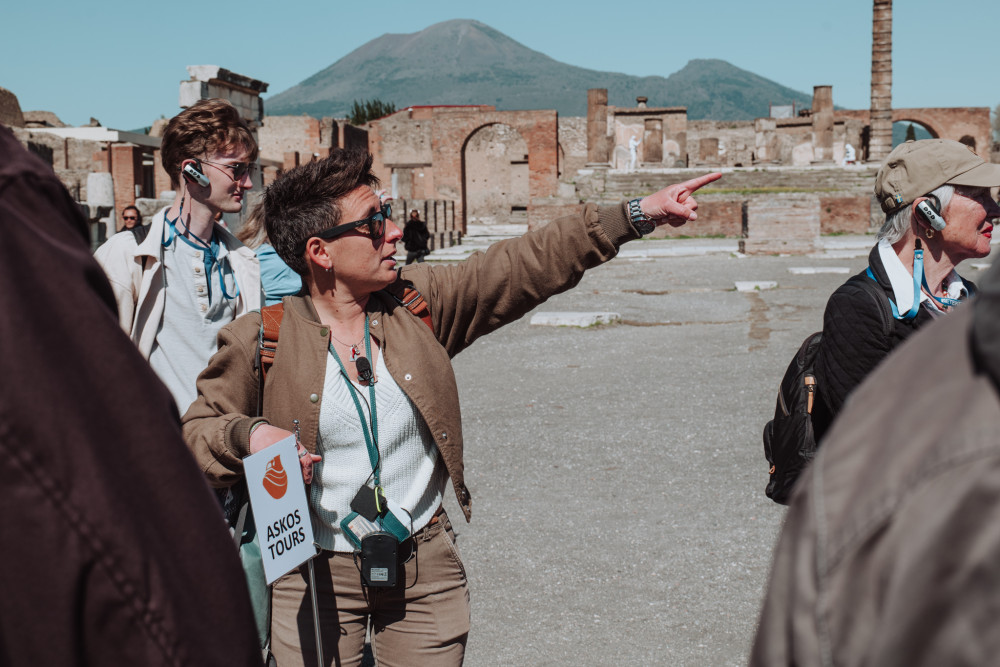 Private Transfer From Naples To Amalfi/Ravello With a Tour in Pompeii