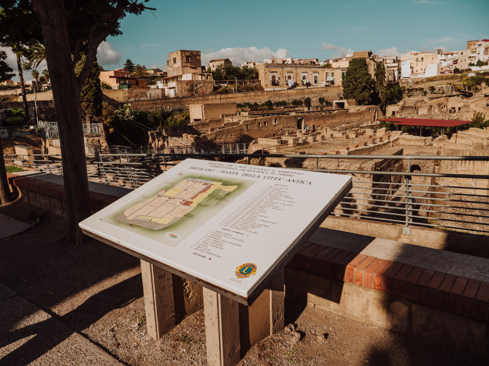 Transfer from Naples to Positano with Tour in Herculaneum