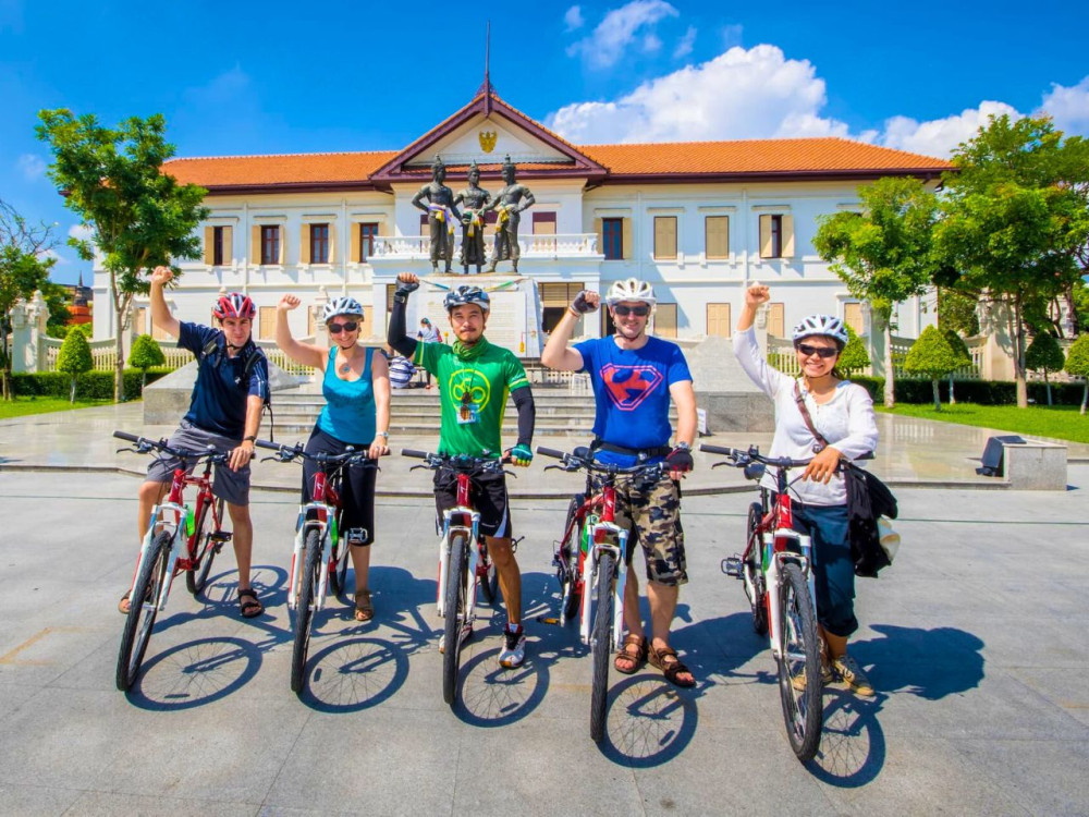 Chiang Mai: Historic Old City Bike Tour - Night