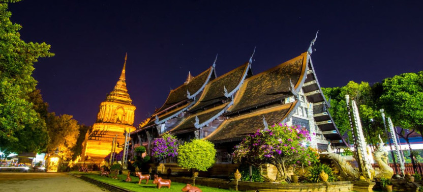 Chiang Mai: Private Historic Old City Bike Tour - Night