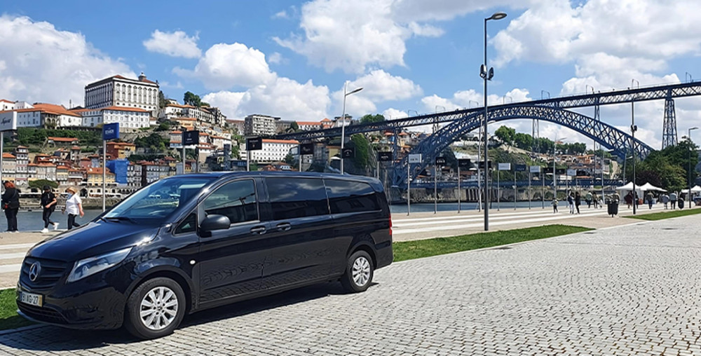 Transfer from Porto Airport to Braga or Guimarães Hotels