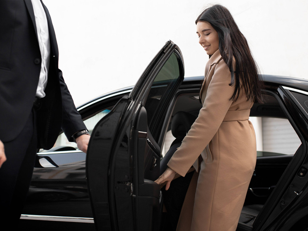 Transfer from Lisbon Airport to Sintra, Cascais or Estoril Hotels