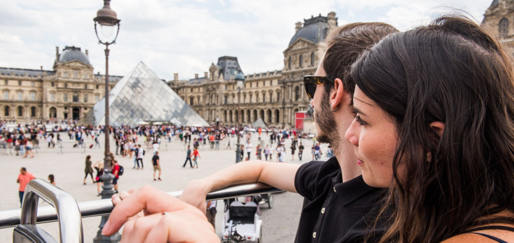 Paris by Rail: Sightseeing Bus & Eiffel Tower with Champagne Lunch