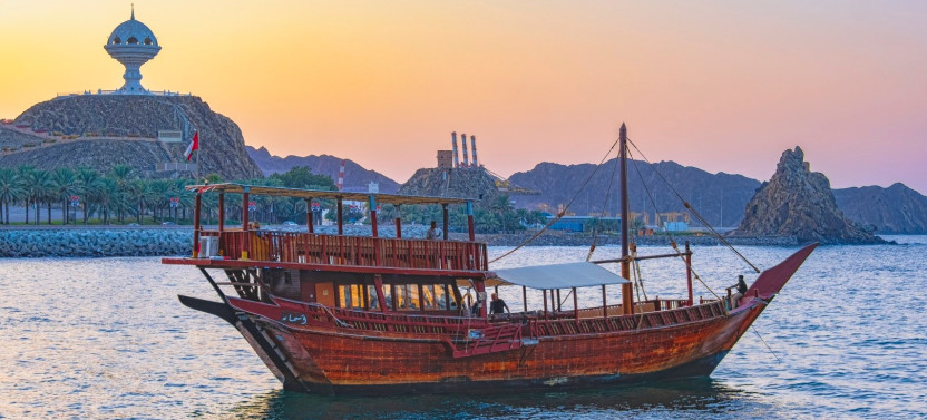 Muscat: Omani Dhow Sunset & Coastal Cruise