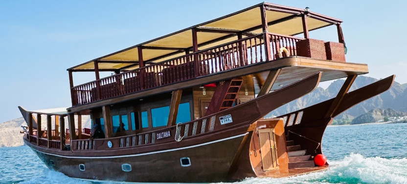 Muscat: Omani Dhow Sunset & Coastal Cruise