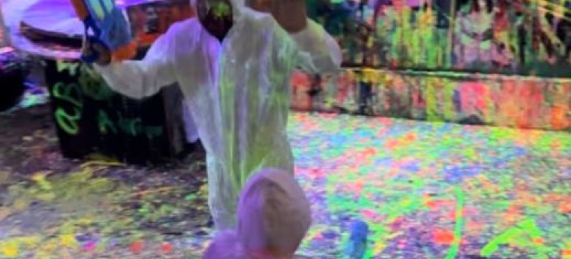 Private Paint Therapy Experience in Neon Lights