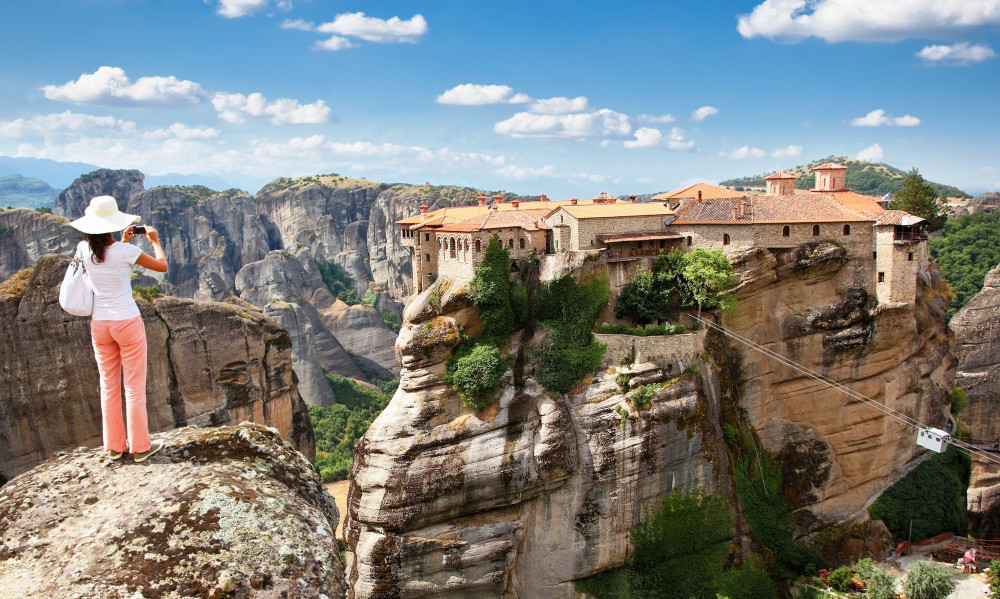 Private 1-Day Meteora Tour From Athens with Local Guide (8:00 am)