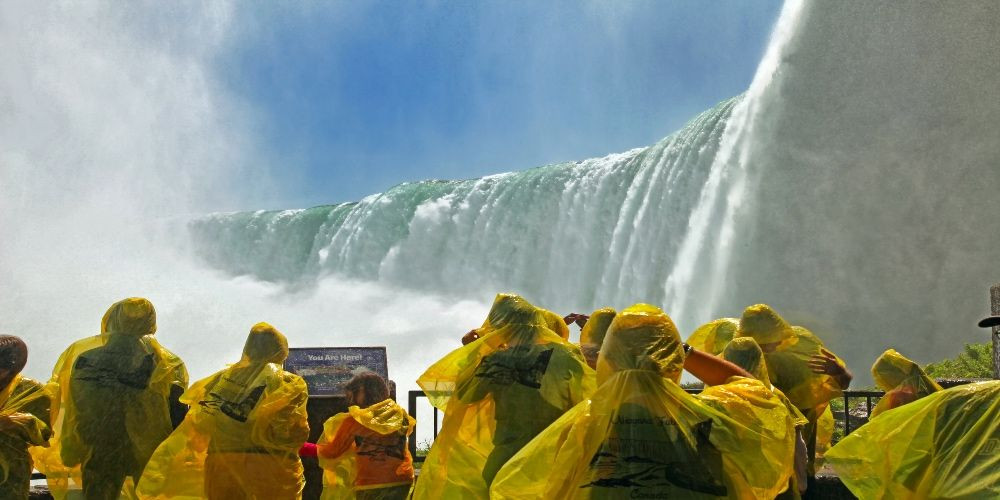 Niagara Falls Feel the Mist Small Group Walking Tour