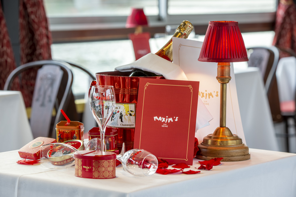 Dinner Cruise Maxim's 9 PM