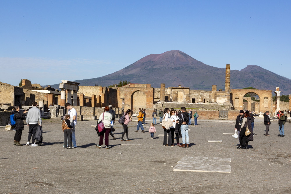From Naples: Pompeii Entrance with Skip The Line - Shared Tour
