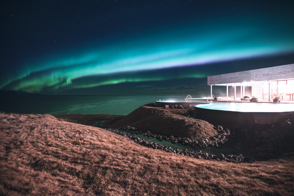 Small Group: Northern Lights & Geosea Geothermal Baths Tour (from Akureyri)