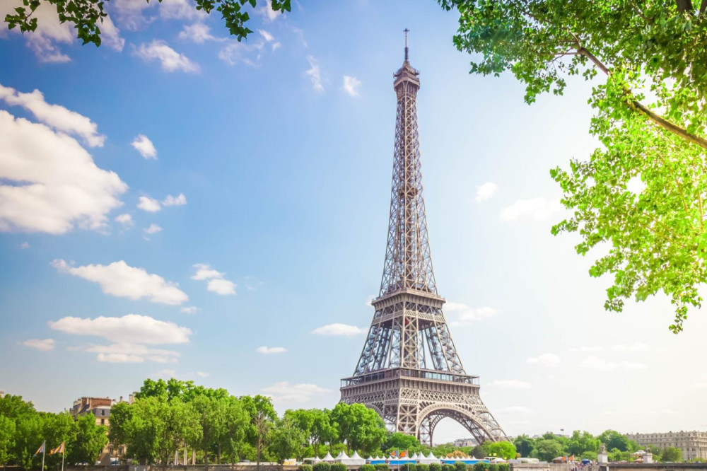 Paris: Eiffel Tower 2nd Floor Access with Audio Guide (Spanish)