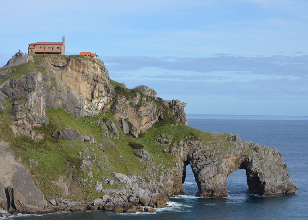 Tour to Gaztelugatxe, Bilbao and Guggenheim Museum from San Sebastian