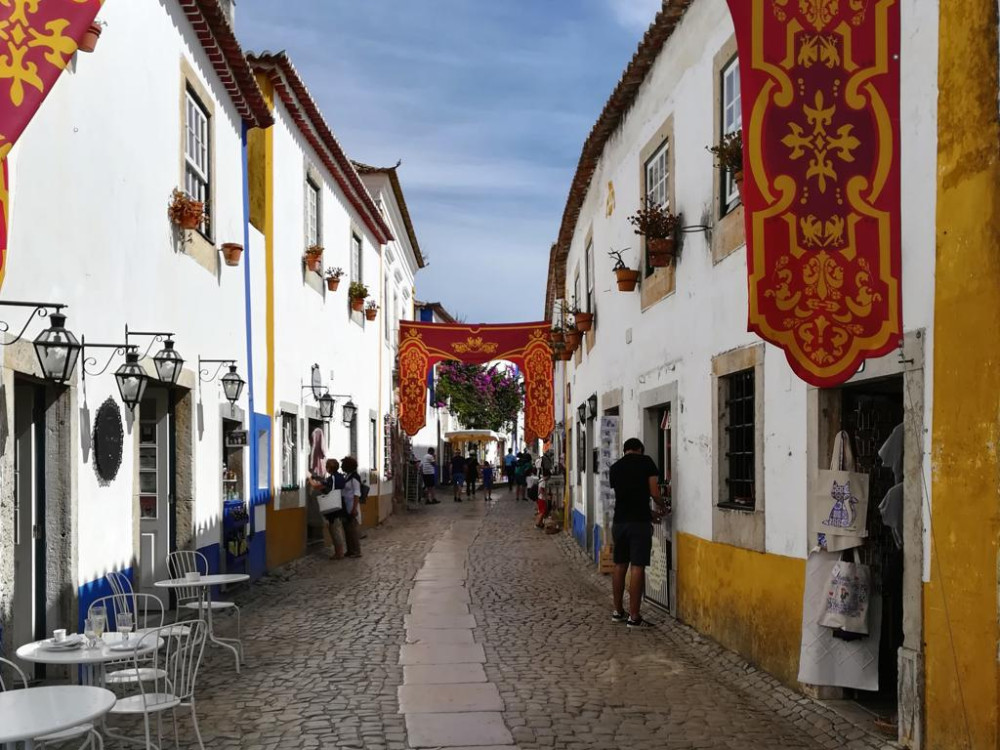 One-Way Private Tour Fatima, Nazare or Obidos to Lisbon with Alcobaça