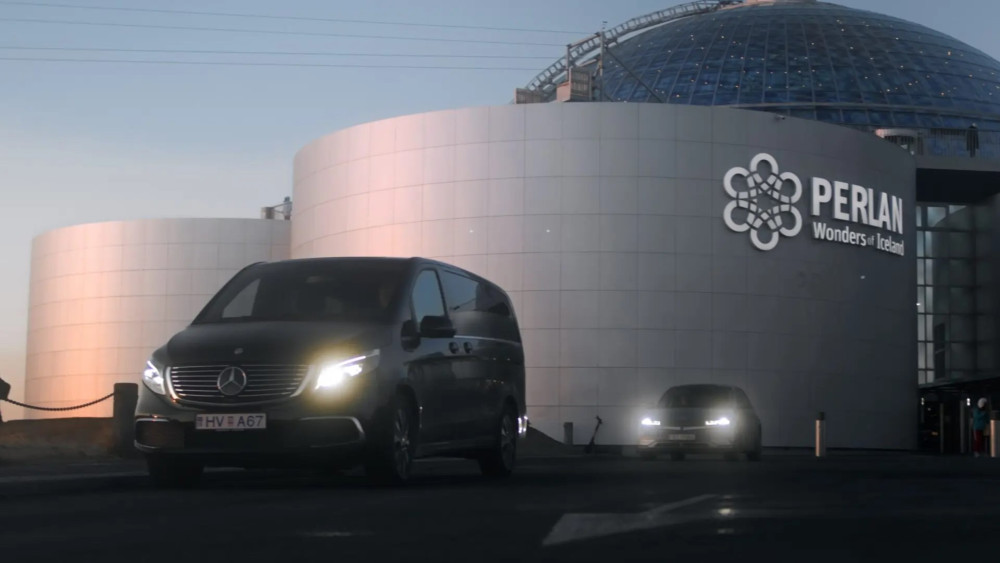 Private Airport Transfer: Reykjavik to Keflavik