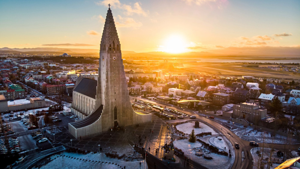 Blue Lagoon Private Transfer: To/From Reykjavik with 2-Hours at Blue Lagoon