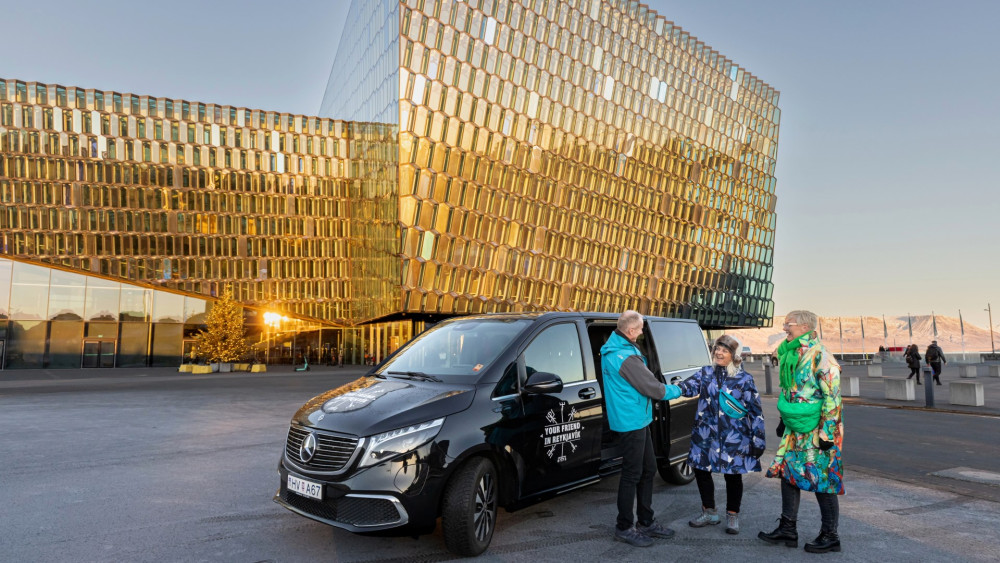 Blue Lagoon Private Transfer: To/From Reykjavik with 2-Hours at Blue Lagoon