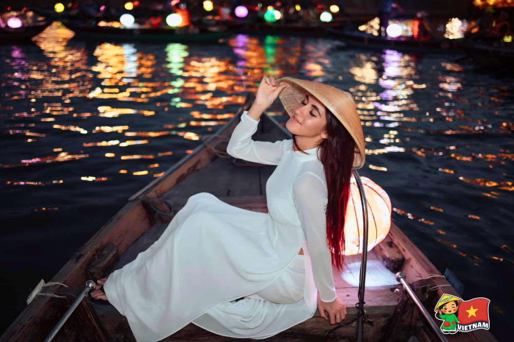 Private Hoi An Sunset Basket Floating Dinner Photoshoot