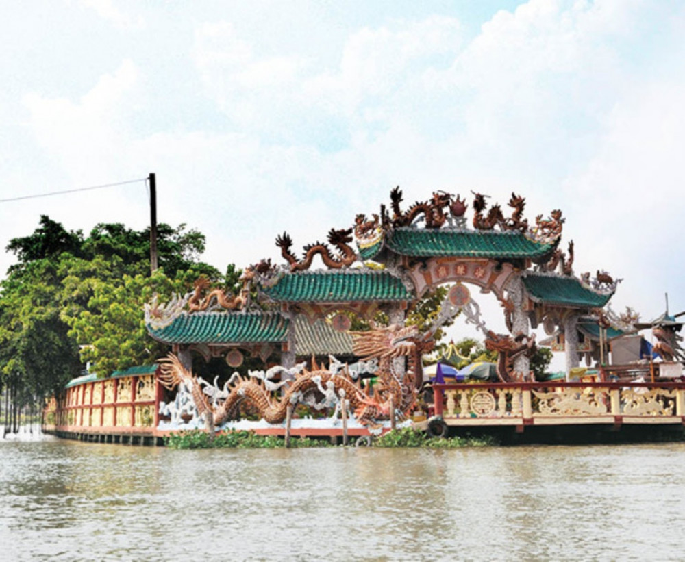 Dragon Floating Temple and Binh Quoi Island by Luxury Speedboat