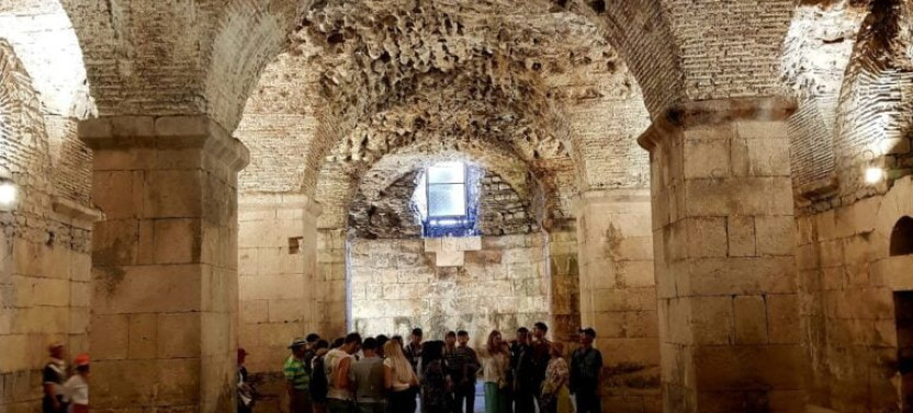 Private luxury tour or transfer to Split