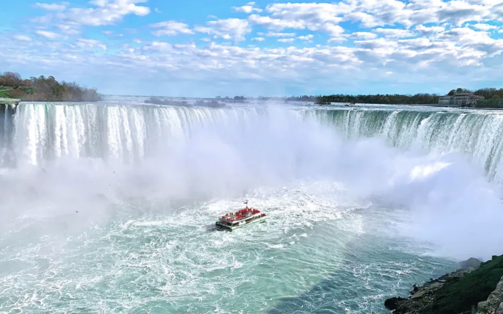 Niagara Falls Walking Tour with Boat Cruise Eco Experience