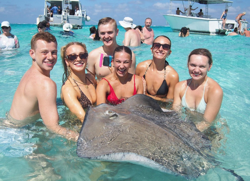 4-Stop Ultimate Grand Cayman Stingray City, Seven Mile Beach Tour