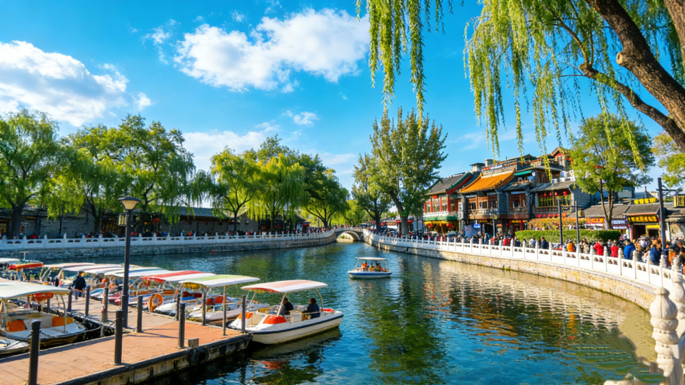 Beijing Private Food Walking Tour in Houhai Lake and Nanluoguxiang Hutong