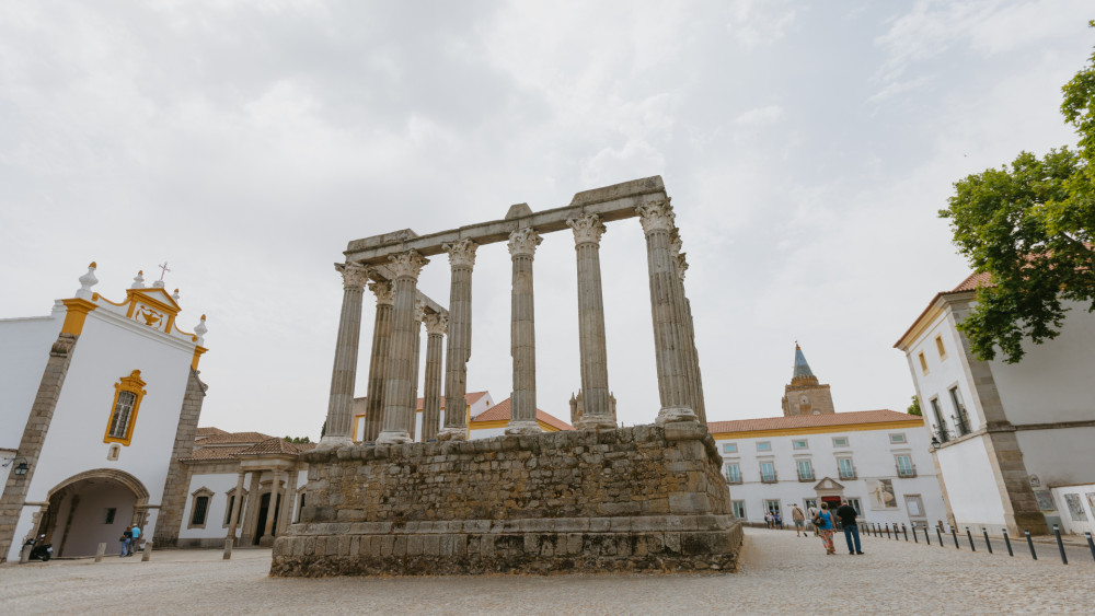 Évora and Monsaraz with Regional Wine Tasting from Lisbon