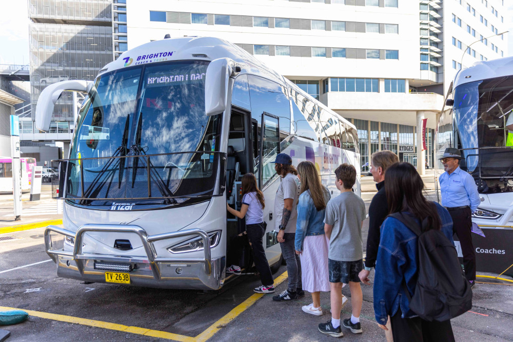 Sydney Airport-Hotel transfer with City Half Day Tour (9:30 AM)