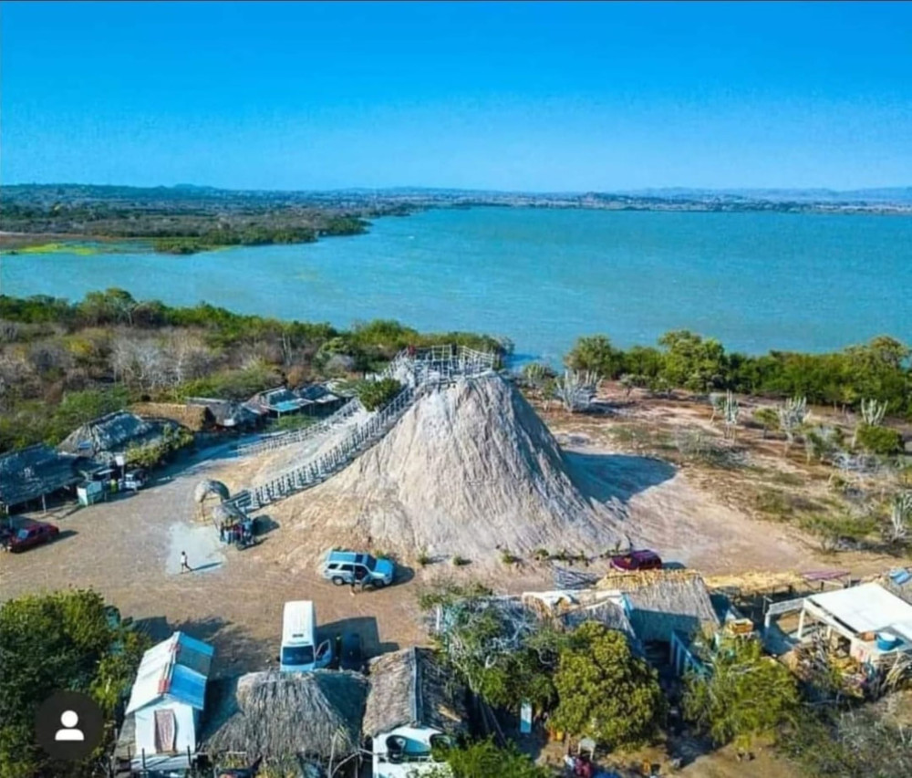 Cartagena: Totumo Volcano & La Boquilla Beach Club Day Trip