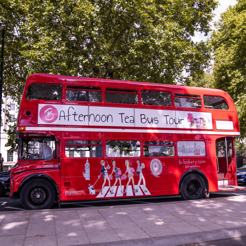 Classic Afternoon Tea London Sightseeing Bus Tour with Brigit`s Bakery